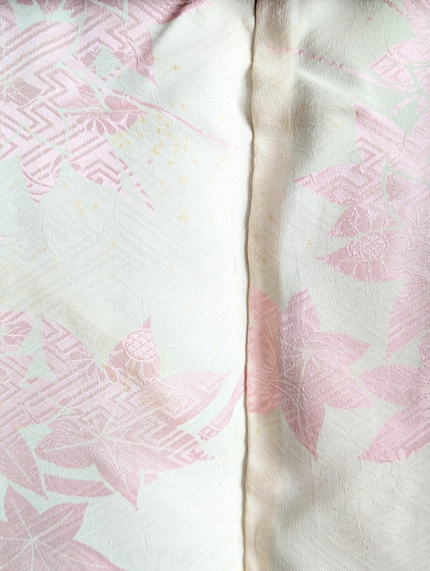 Haori con motivo di fiori e foglie ricamato