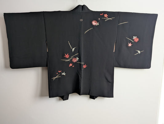 Haori con motivo di fiori e foglie ricamato